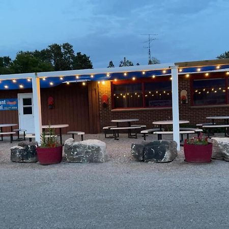 Huron Sands Motel And Restaurant Providence Bay Экстерьер фото