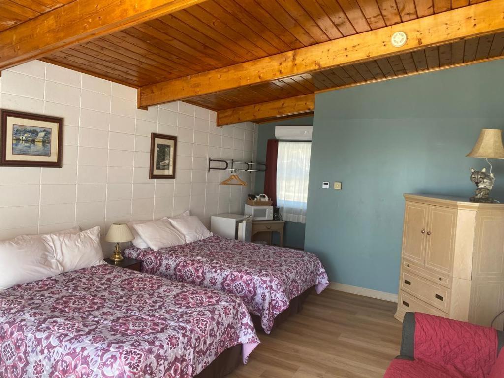 Huron Sands Motel And Restaurant Providence Bay Экстерьер фото