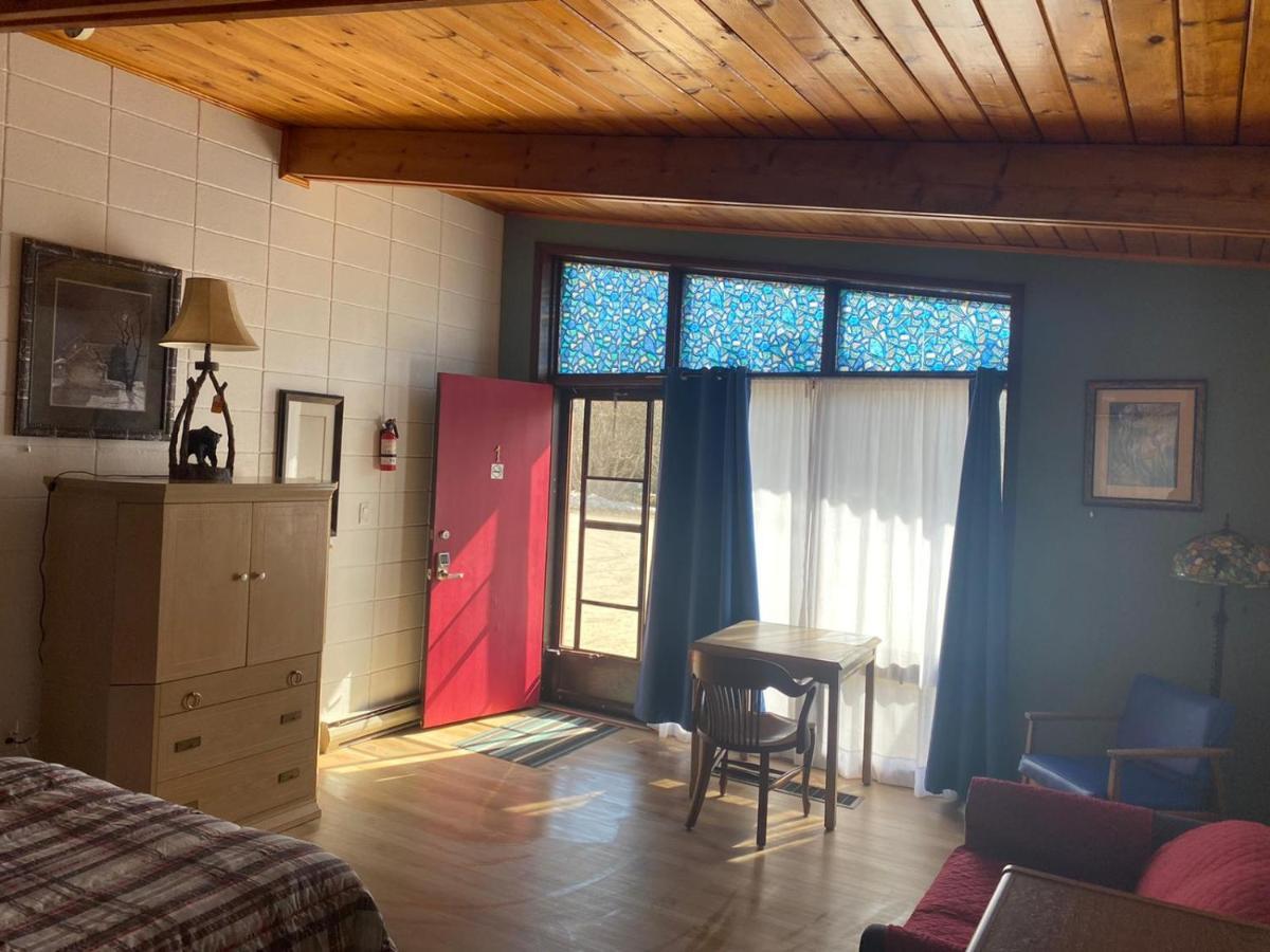 Huron Sands Motel And Restaurant Providence Bay Экстерьер фото