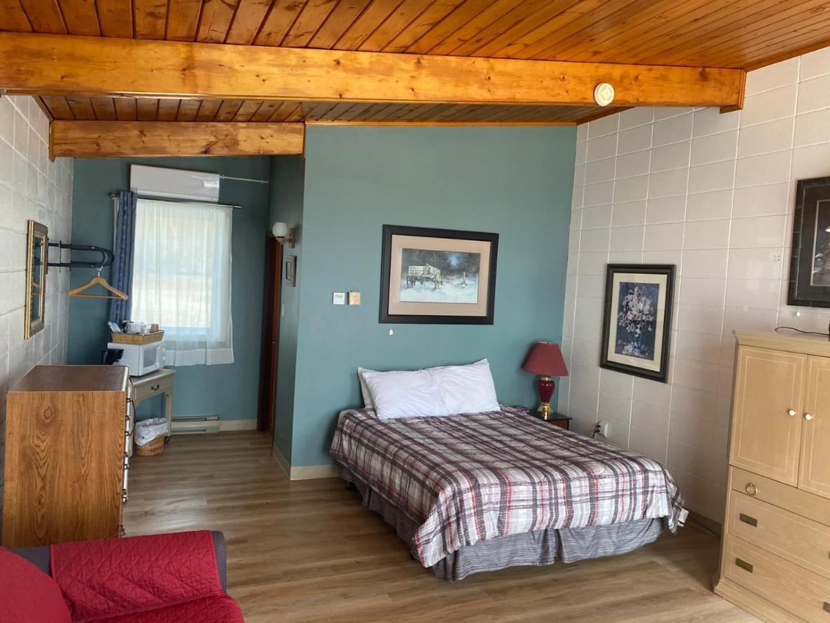 Huron Sands Motel And Restaurant Providence Bay Экстерьер фото